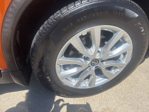Used 2017 Nissan Rogue SV AWD/4WD image 5