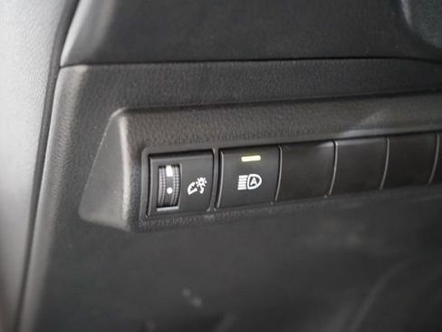 Used 2025 Toyota Corolla LE image 22