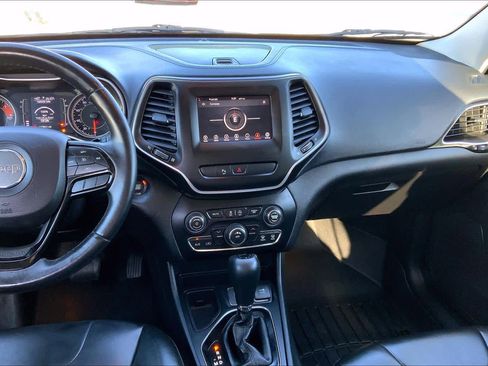 Used 2019 Jeep Cherokee Latitude Plus image 7