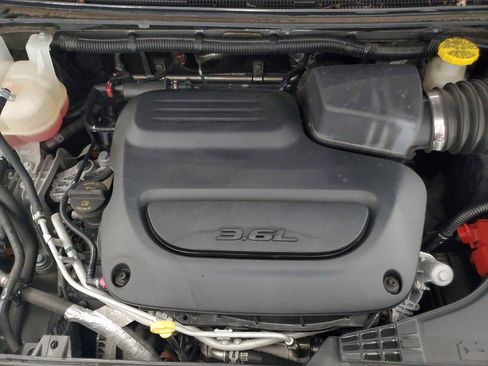 Used 2023 Chrysler Pacifica Limited image 9