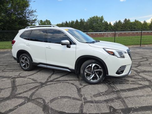 Used 2023 Subaru Forester Touring w/ Popular Package #2 AWD/4WD image 3