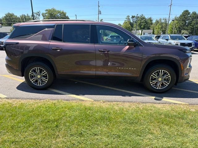 Used 2024 Chevrolet Traverse LT w/ LPO, Floor Liner Package FWD image 4