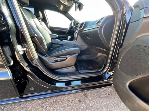 Used 2018 Jeep Grand Cherokee Altitude image 15