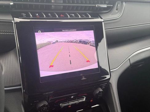 Certified 2025 Jeep Grand Cherokee Laredo image 15