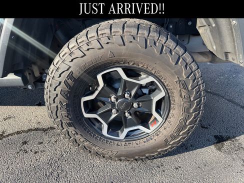 Used 2023 Jeep Gladiator Rubicon w/ Cold Weather Group image 6