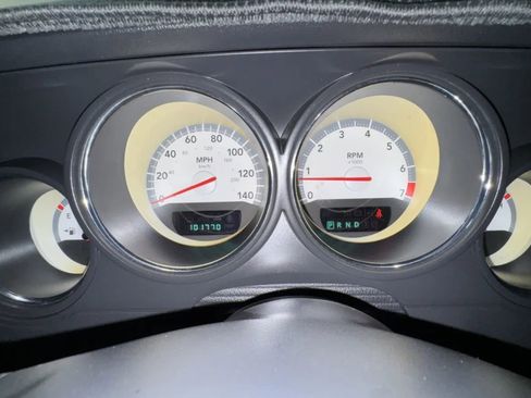 Used 2010 Dodge Challenger SE RWD image 10