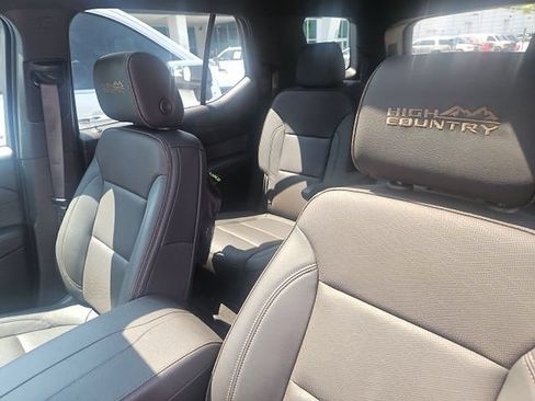 Used 2023 Chevrolet Traverse High Country FWD image 8