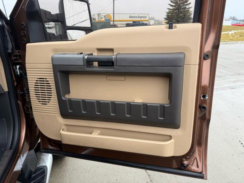 Used 2012 Ford F350 Lariat w/ Lariat Interior Pkg image 28