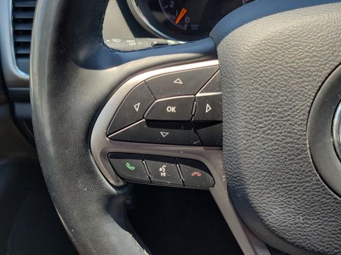 Used 2020 Jeep Grand Cherokee Altitude AWD/4WD image 26