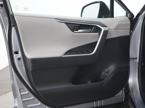 Used 2023 Toyota RAV4 Limited image 20