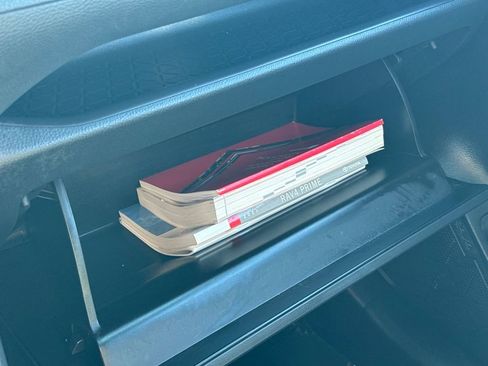 Used 2021 Toyota RAV4 SE image 31