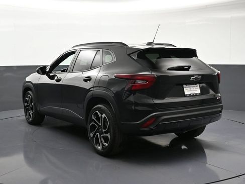 Used 2024 Chevrolet Trax RS w/ Sunroof Package FWD image 3