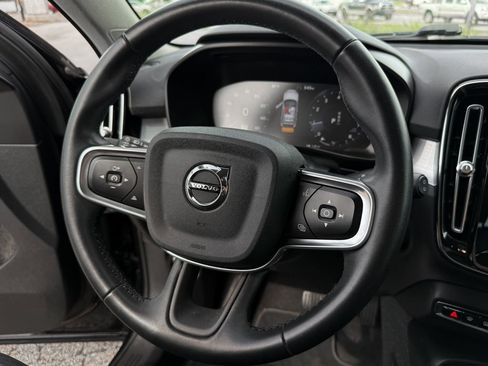 Used 2022 Volvo XC40 T5 Momentum AWD/4WD image 13