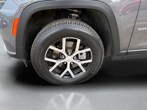 Used 2024 Jeep Grand Cherokee L Limited w/ Trailer Tow Package AWD/4WD image 28