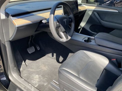 Used 2024 Tesla Model Y Long Range AWD/4WD image 9