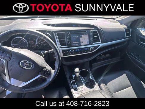 Used 2017 Toyota Highlander XLE AWD/4WD image 4