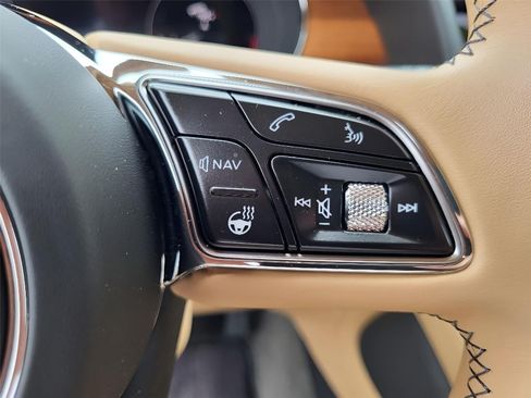 Used 2023 Bentley Bentayga Extended Wheelbase AWD/4WD image 25