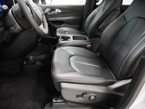 New 2026 Chrysler Voyager LX image 11