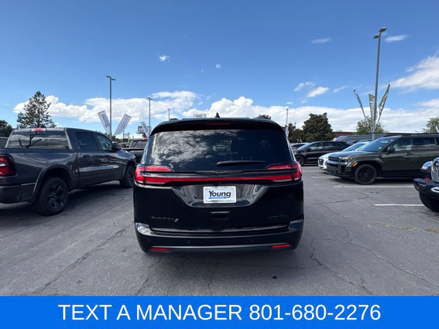 Used 2025 Chrysler Pacifica Limited FWD image 9