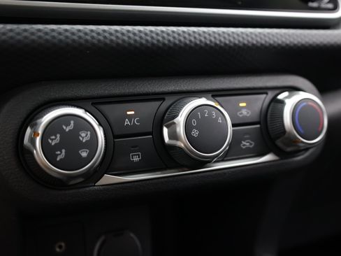 Used 2021 Nissan Kicks S FWD image 18