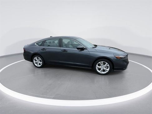 Used 2025 Honda Accord LX image 17