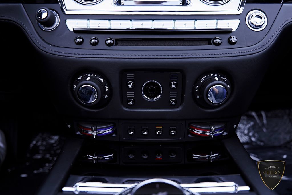 Used 2019 Rolls-Royce Dawn RWD image 83