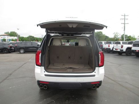 Used 2021 GMC Yukon Denali w/ Denali Premium Package AWD/4WD image 8
