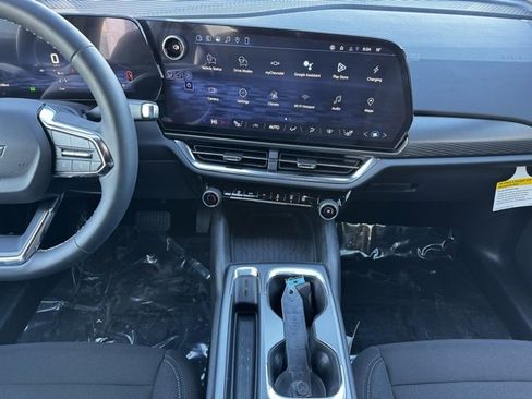 New 2026 Chevrolet Equinox EV LT image 2