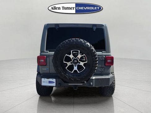 Used 2021 Jeep Wrangler Unlimited Sahara AWD/4WD image 5