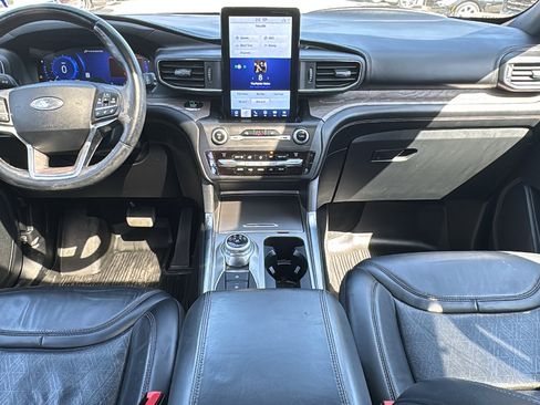 Used 2020 Ford Explorer Platinum w/ Premium Technology Package image 18