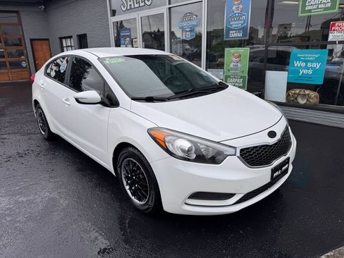 Used 2016 Kia Forte LX w/ LX Popular Package FWD image 4