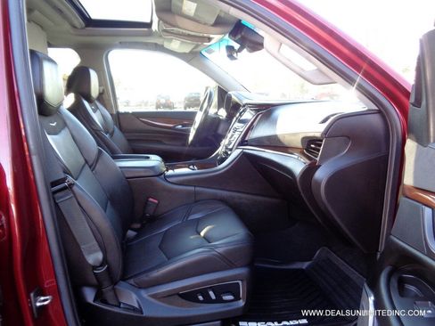 Used 2018 Cadillac Escalade Premium Luxury image 35