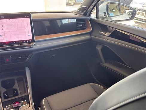 New 2026 Volkswagen Tiguan SEL R-Line image 28