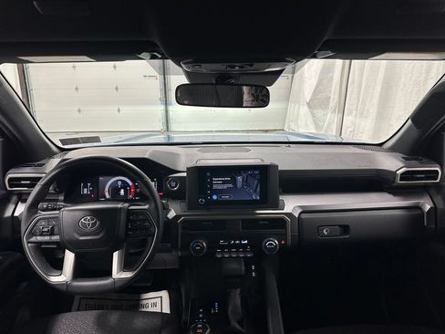 Used 2025 Toyota 4Runner SR5 AWD/4WD image 41