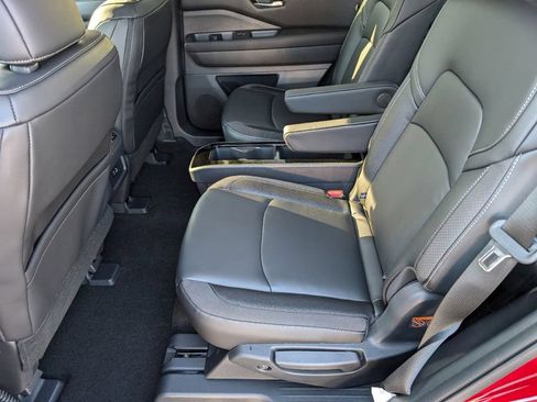 Used 2025 Nissan Pathfinder SL w/ SL Premium Package FWD image 13