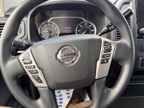 Used 2022 Nissan Titan SV RWD image 17