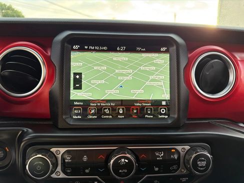 Used 2021 Jeep Wrangler Unlimited Rubicon AWD/4WD image 39