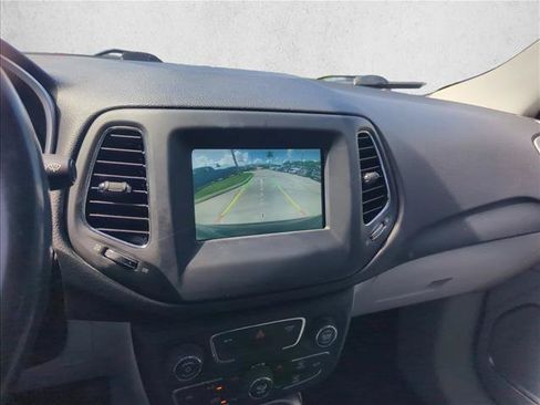 Used 2019 Jeep Compass Latitude w/ Popular Equipment Group FWD image 11