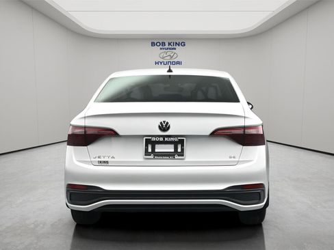 Used 2023 Volkswagen Jetta SE FWD image 21