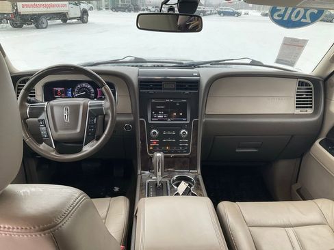 Used 2015 Lincoln Navigator 4WD image 2