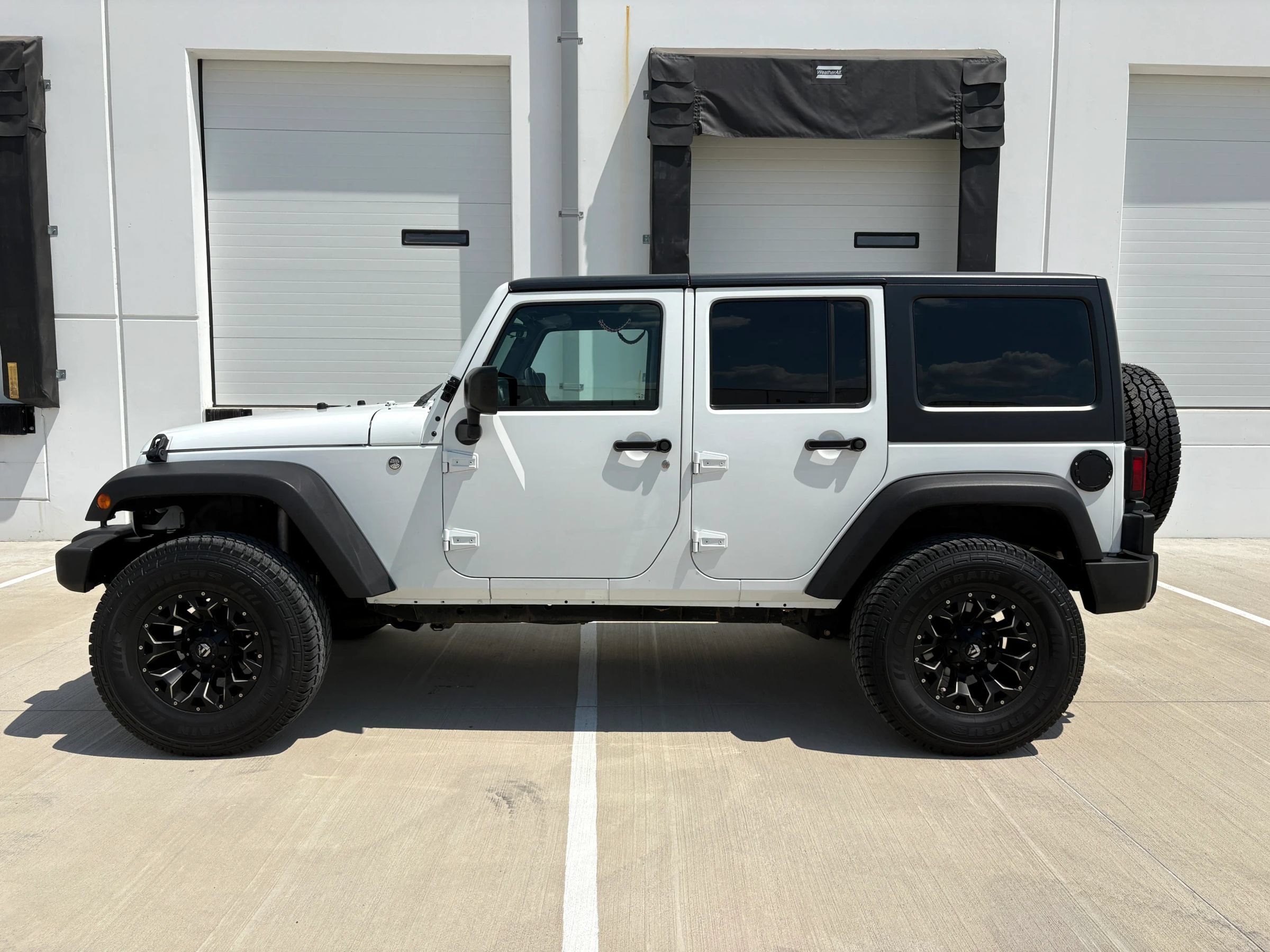 Used 2016 Jeep Wrangler Unlimited Sport w/ Connectivity Group AWD/4WD image 6