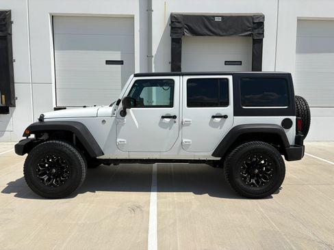 Used 2016 Jeep Wrangler Unlimited Sport w/ Connectivity Group AWD/4WD image 6