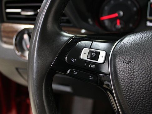 Used 2022 Volkswagen Passat 2.0T image 25