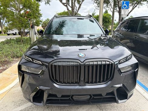 Used 2025 BMW X7 xDrive40i w/ M Sport Package AWD/4WD image 4