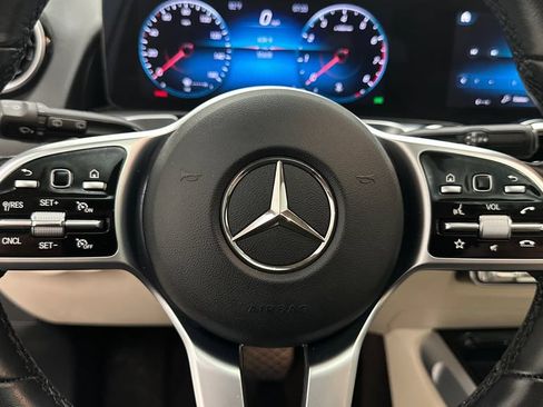 Used 2023 Mercedes-Benz GLB 250 4MATIC w/ Premium Package image 16