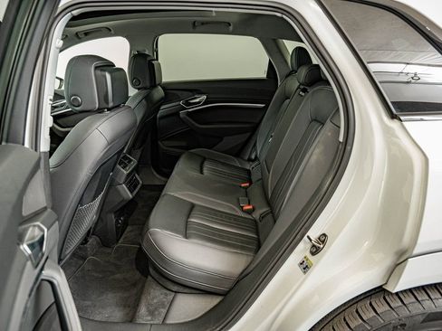 Used 2021 Audi e-tron Premium w/ Convenience Plus Package image 32
