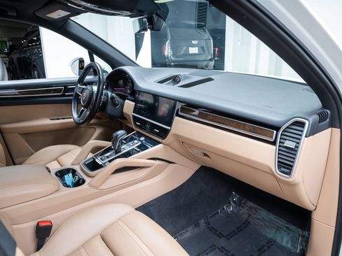 Used 2019 Porsche Cayenne E-Hybrid AWD/4WD image 26