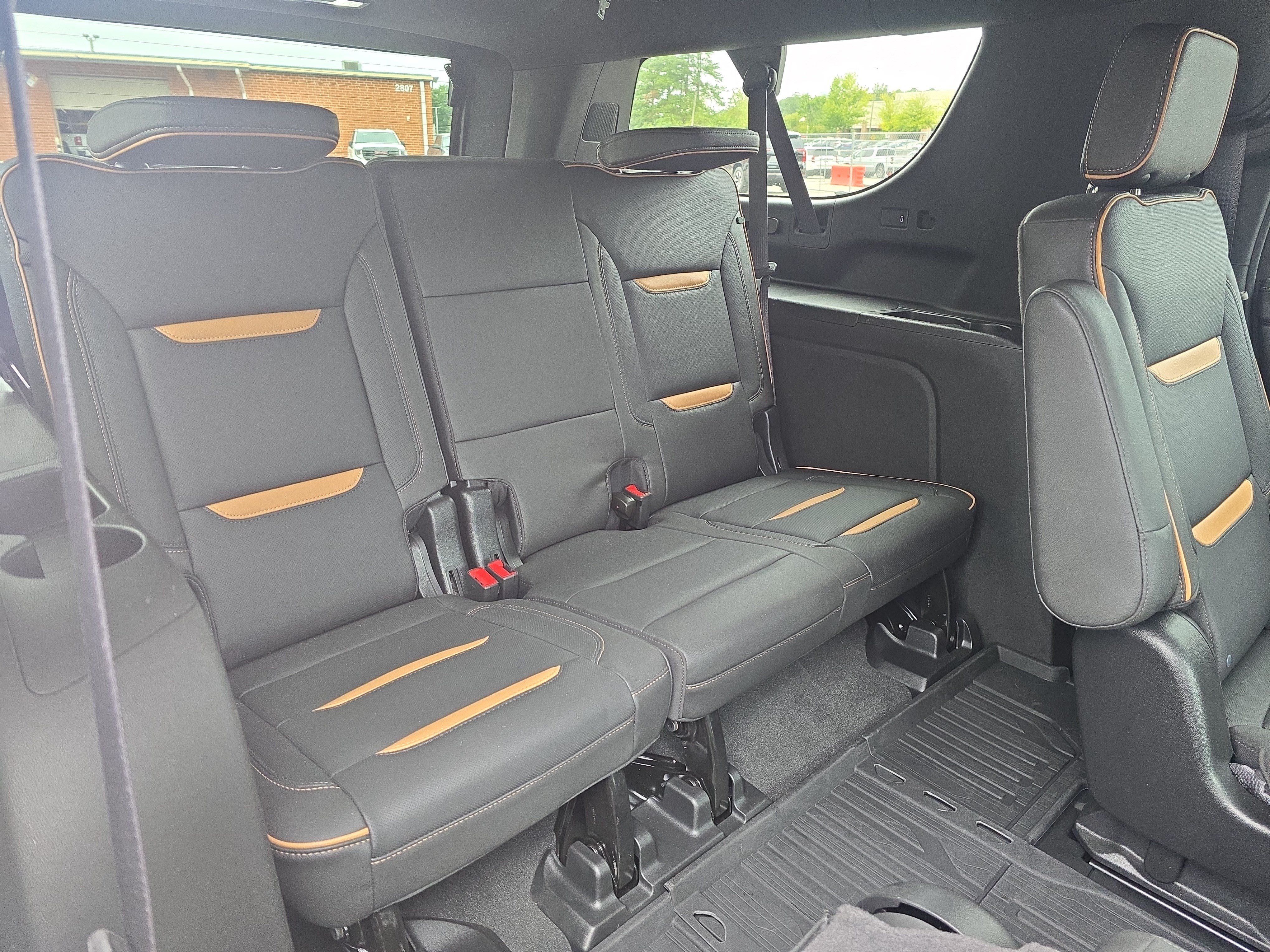 Used 2024 GMC Yukon XL AT4 w/ Technology Package AWD/4WD image 12
