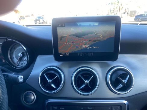 Used 2015 Mercedes-Benz CLA 250 image 7