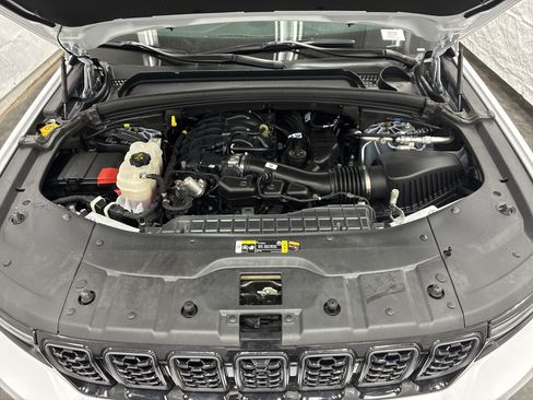 Certified 2025 Jeep Grand Cherokee Summit AWD/4WD image 8